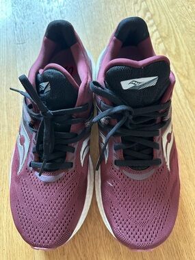 Saucony Women's Running Shoes — Burgundy with Black Accents